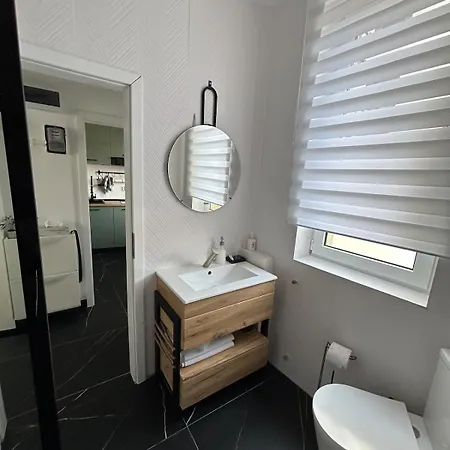 Doro - Your Central, Stylish & Cozy Retreat Apartment